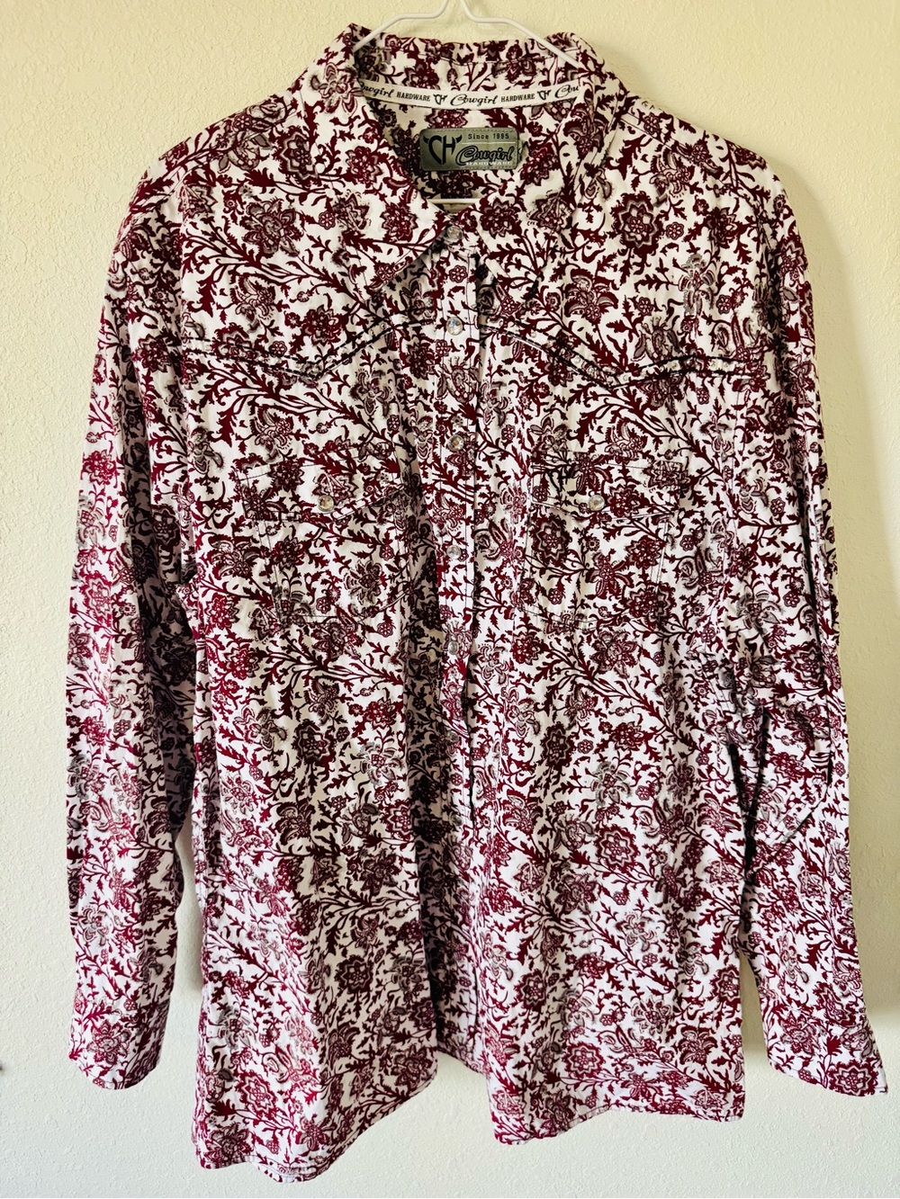 CH Ranchwear Women's White and Maroon Floral Button-Down Shirt Size Large